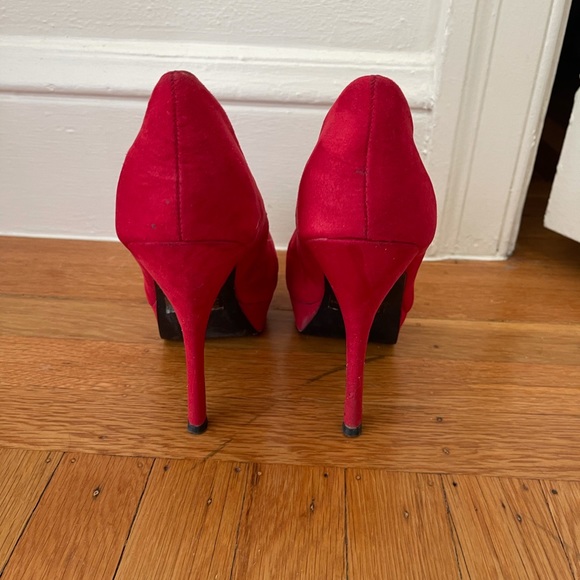 Red Pumps - Picture 3 of 4